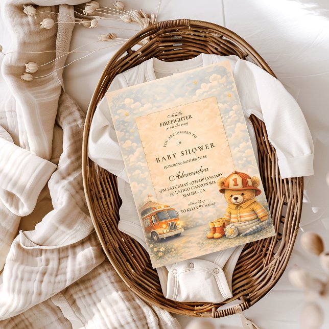 Invitation Fête de bébé pompier en tenue d'ours en peluche (Créateur téléchargé)