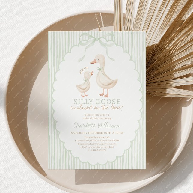 Invitation Fête de bébé Silly Goose Vert Sauge (A little Silly Goose is almost on the loose! Sage green striped Baby Shower Invitation)