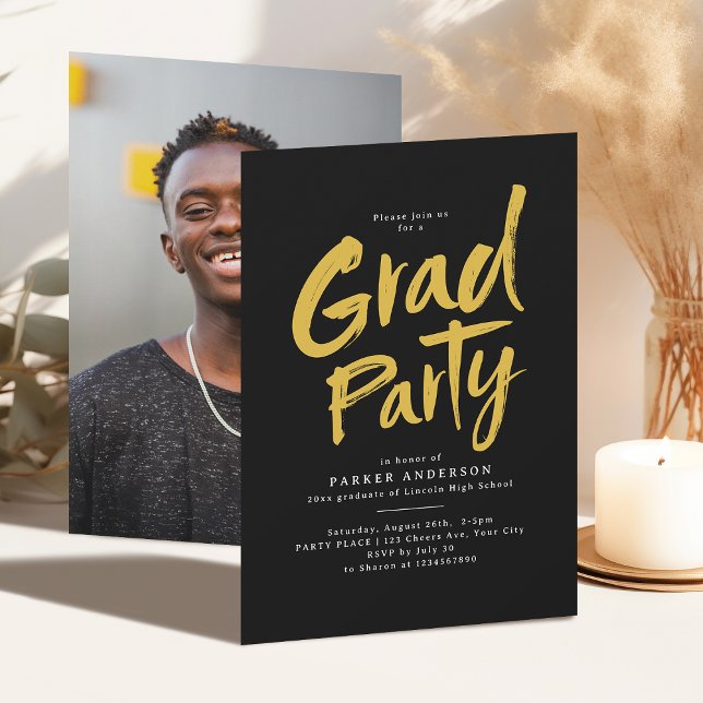 Invitation Fête de fin d'études de style moderne avec écritur (Black & Gold Simple Modern Brush Script Grad Party Invitation)