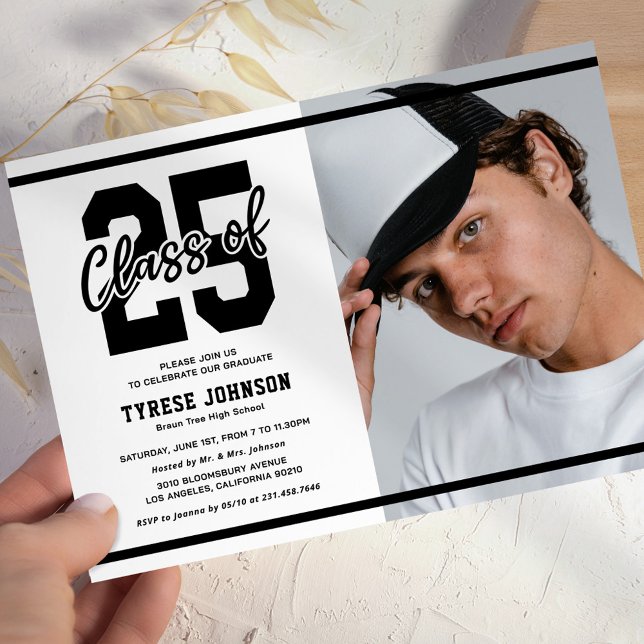 Invitation Fête de graduation Black White Photo moderne (Créateur téléchargé)