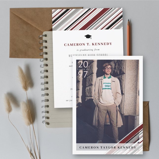 Invitation Fête de graduation photo classique moderne à la br (Modern Classic Preppy Pin Stripes Photo Graduation Party Invitation @ zazzle.com/color_therapy)