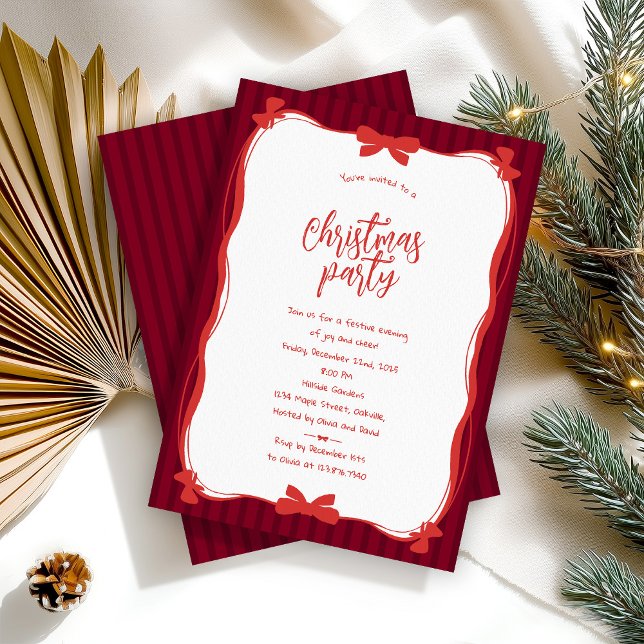 Invitation Fête de Noël Burgundy Whimsical Red Bow rayée (Créateur téléchargé)