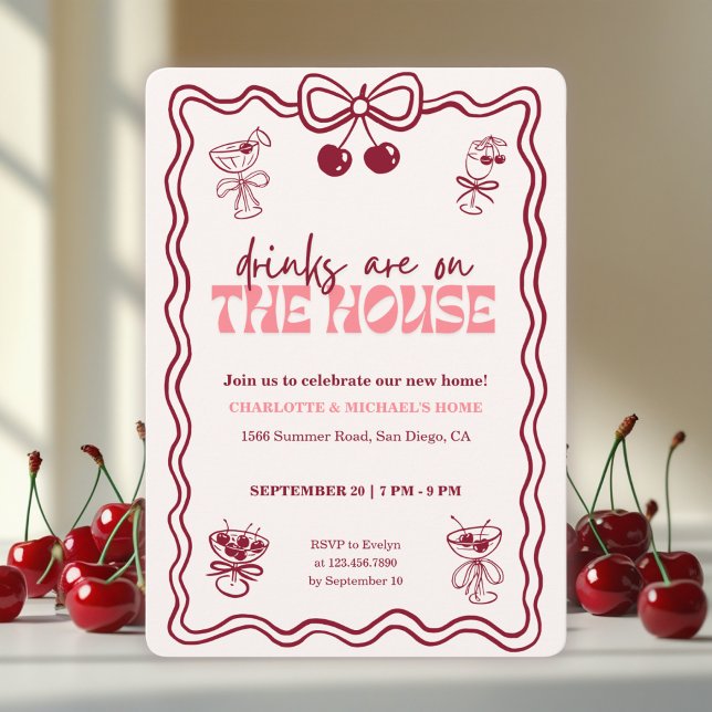 Invitation Fête de pendaison de crémaillère rouge cocktail ce (Retro Pink Housewarming Invitation – Drinks Are On the House Theme with Cherry & Cocktail Glasses)