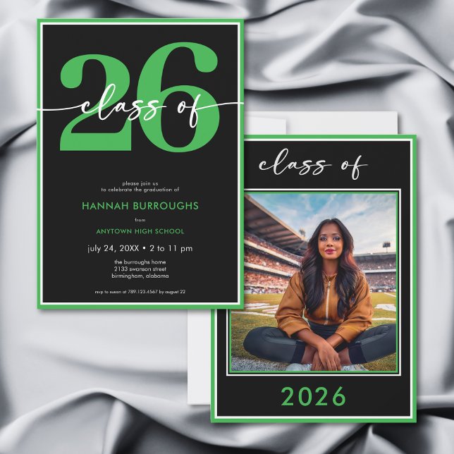 Invitation Fête de remise de diplômes avec écriture verte min (Modern Minimal Green Script Graduation Party Invitation)
