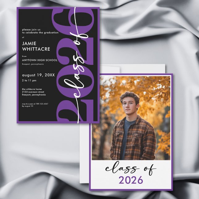 Invitation Fête de remise de diplômes avec typographie minima (Modern Minimal Purple Typography Graduation Party Invitation)