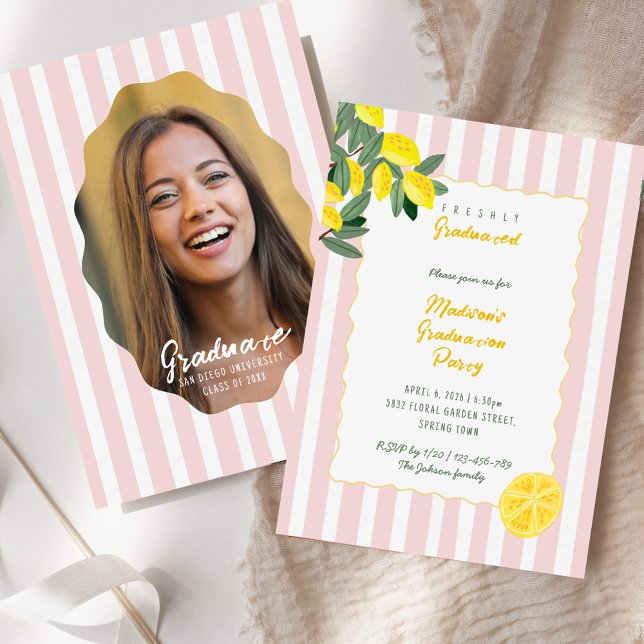 Invitation Fête de Remise de Diplômes Fraîchement Diplômé ave (Freshly Graduated Lemon Stripe Graduation Party Invitation)