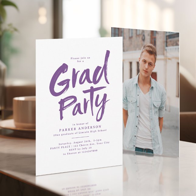 Invitation Fête de remise de diplômes Purple Simple Moderne É (Purple Simple Modern Brush Script Grad Party Invitation)