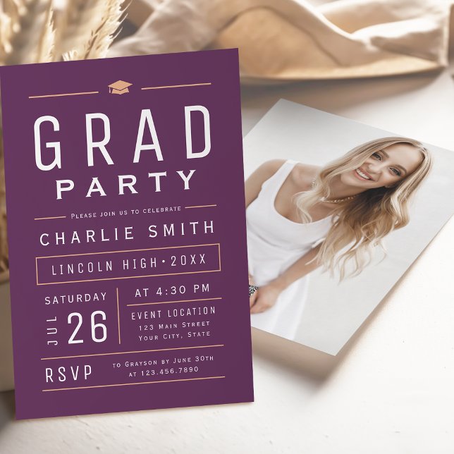 Invitation Fête de remise des diplômes avec typographie simpl (Plum Modern Simple Typography Graduation Party Invitation)
