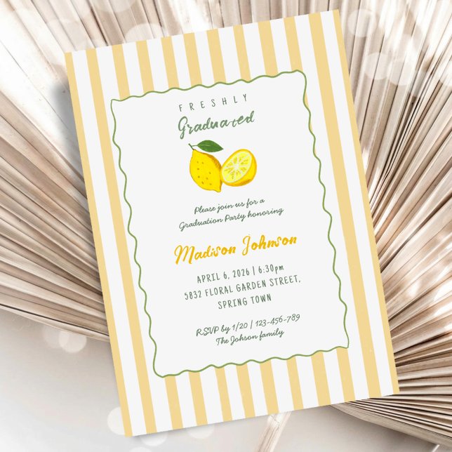 Invitation Fête de remise des diplômes chic avec rayure jaune (Lemon Yellow Stripe Chic Graduation Party Invitation)