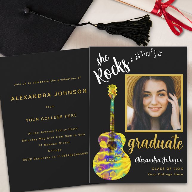 Invitation Fête de Remise des Diplômes de Script Doré Photo d (Fun modern graduate photo black and gold script graduation party invitation colorful guitar music)