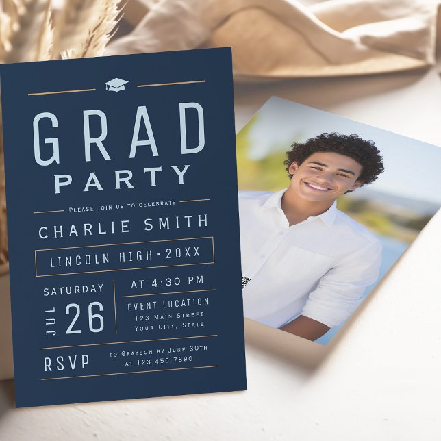 Invitation Fête de remise des diplômes de typographie simple  (Navy Modern Simple Typography Graduation Party Invitation)