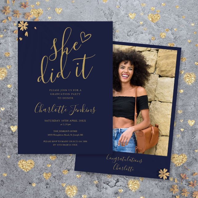 Invitation Fête de Remise des Diplômes Photo Script Bleu Mari (Navy Blue She Did It Script Photo Graduation Party Invitation)