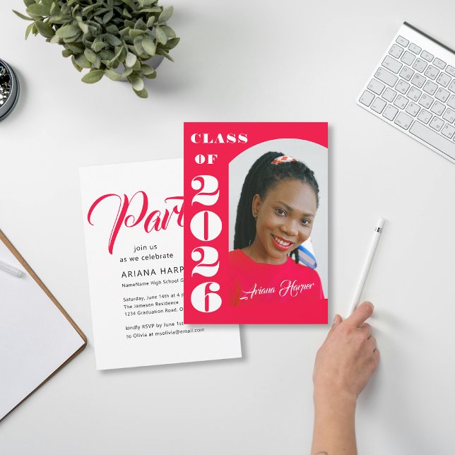 Invitation Fête de remise des diplômes rose écriture gras mod (Créateur téléchargé)