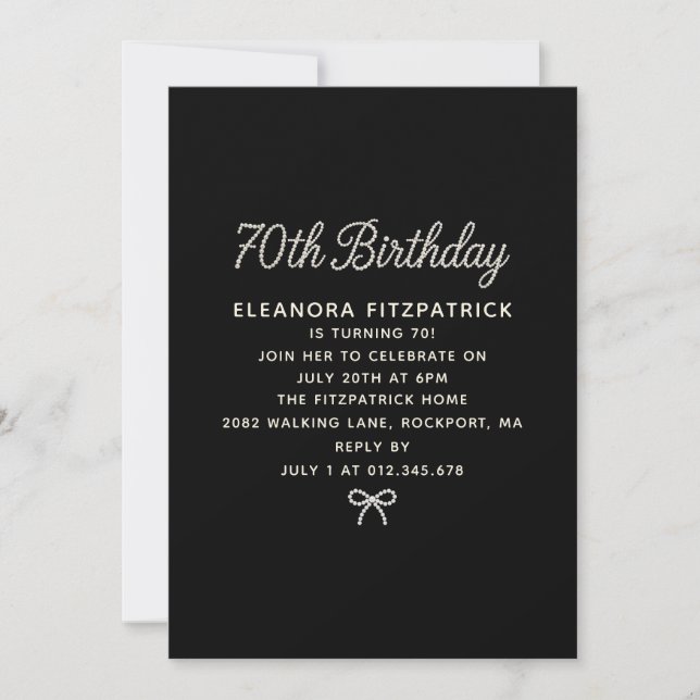 Invitation Fête des 70 ans Noir Blanc Perle Script Ruban (Devant)