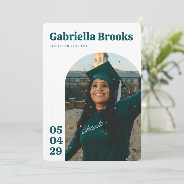 Invitation Fête des diplômés de l'université moderne (Debout devant)