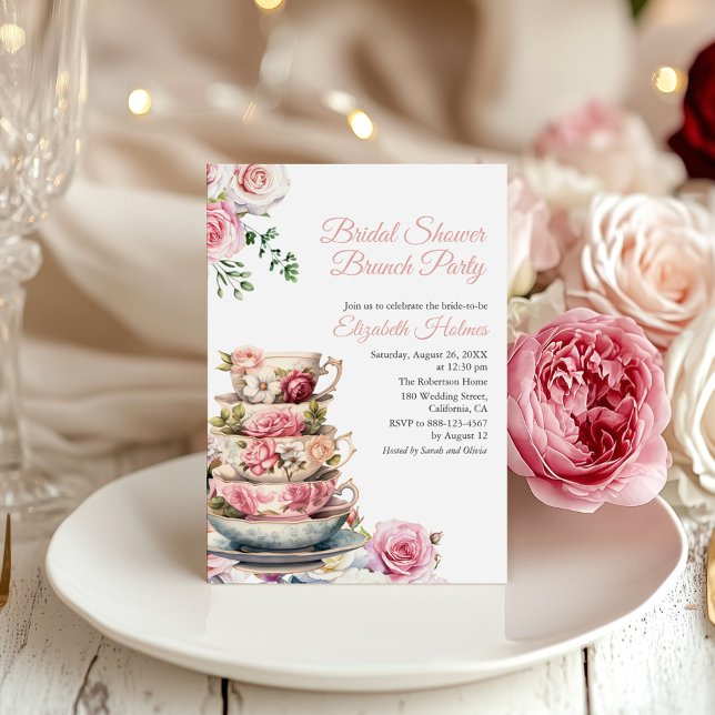 Invitation Fête des mariées de thé floral rose pâle Brunch (Blush Pink Floral Teacup Bridal Shower Brunch Invitation on a table with white and pink peonies)