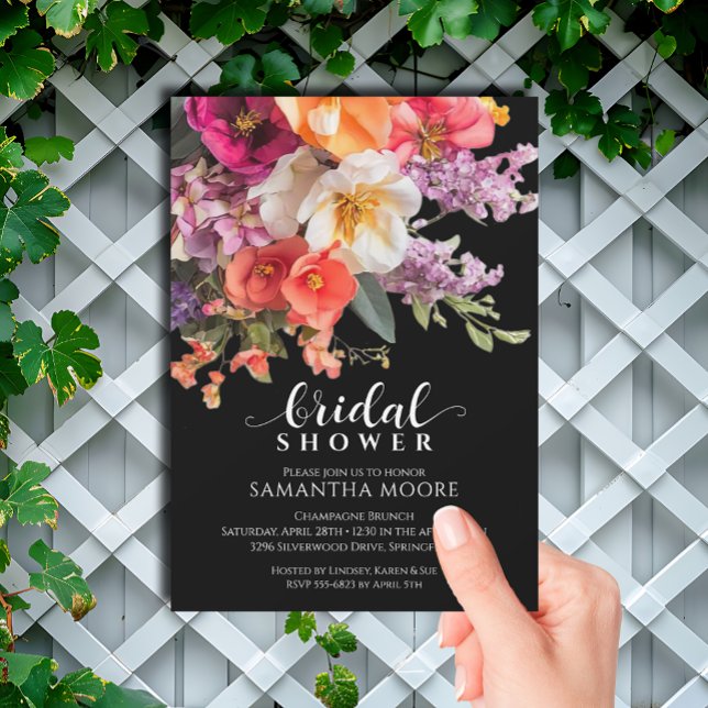 Invitation Fête des mariées florale chic et dynamique (Chic vibrant floral on black bridal shower invitations)