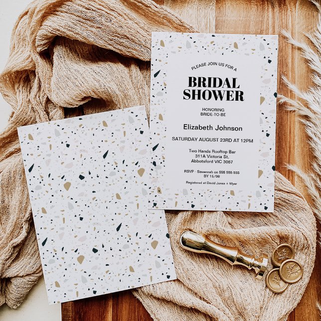 Invitation Fête des mariées moderne de Terrazzo de couleur cl (Light colored terrazzo themed bridal shower invitation featuring some black text and off white frame)