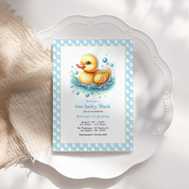Invitation Fête du premier anniversaire d'un canard chanceux (One Lucky Duck First Birthday Party Invitation)