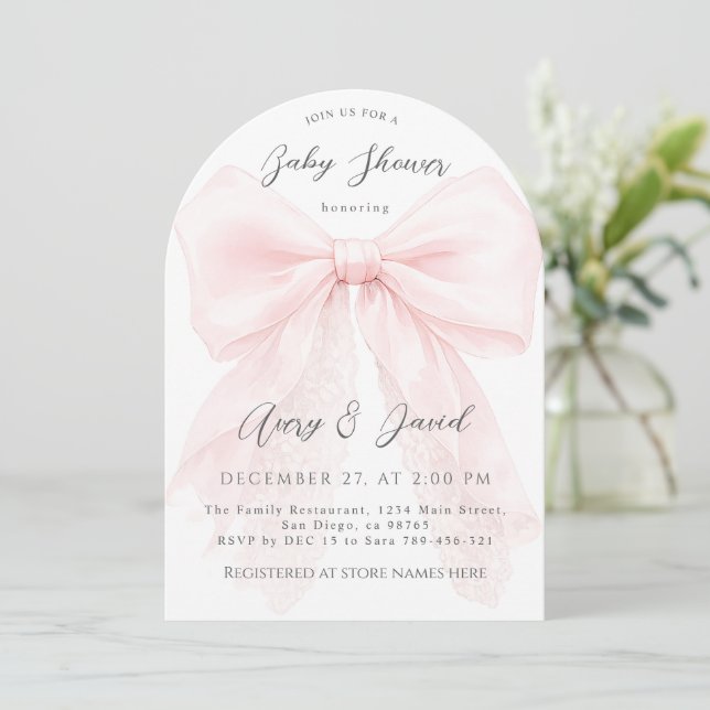 Invitation Fête moderne de bébé fille avec un nœud rose (Debout devant)