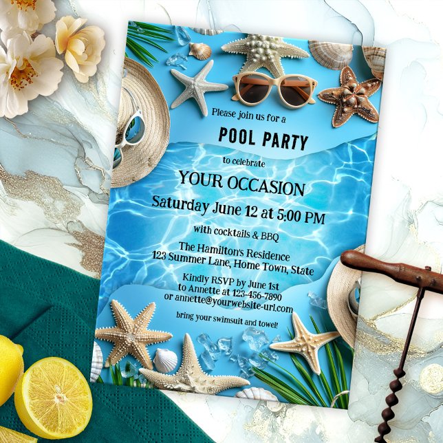Invitation Fête Turquoise Joyeuse au Bord de la Piscine en Ét (Pool party invitation featuring a turquoise design with starfish, summer hats around a swimming pool)