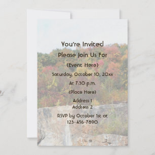 Invitation Feuillage d'automne le long d'une falaise rocheuse