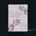Invitation Feuilles désireux Élégant moderne Dusty violet Mar<br><div class="desc">Ces invitations de mariage élégantes présentent un design rustique mais moderne avec des ressorts de feuilles d'aquarelle couleur violet poussiéreux peints à la main, qui entrent des deux côtés de la carte. La typographie est unique et élégante avec des textes justifiés à la fois à gauche et à droite. Simples...</div>