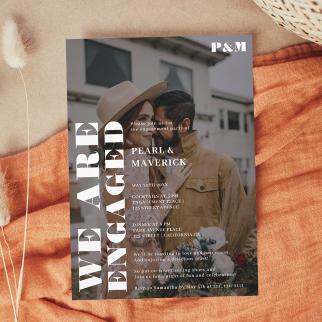 Invitation Fifiançfière photo en noir blanc (Bold simple white black photo engagement party invitation)