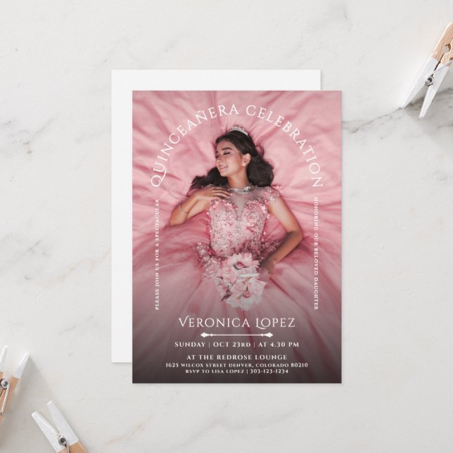 Invitation Fille Chic et Stylée Anniversaire Classique  Typog (Devant/Arrière en situation)