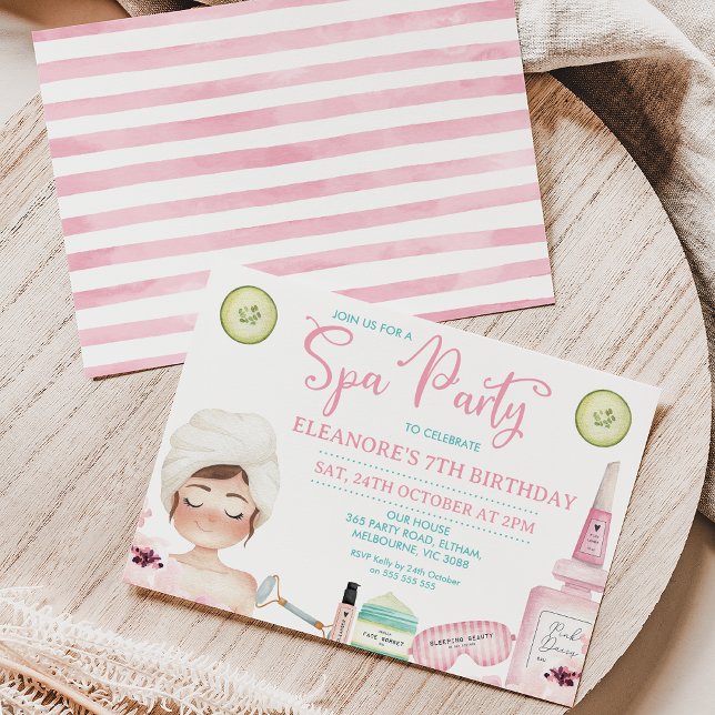 Invitation Fille Produits de beauté Spa fête Anniversaire Inv (Sweet spa party birthday invitation featuring a brown haired girl and beauty products. )