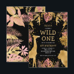 Invitation Filles 1er anniversaire Pink Black Safari<br><div class="desc">Cette invitation à la fête d'anniversaire de la fille "sauvage" du safari dans la jungle présente des animaux à fausse feuille d'or (girafe, lion et singes), du feuillage de la jungle dorée et rose, et un arrosage de confettis d'or sur un arrière - plan noir. Ajoutez le nom de la...</div>