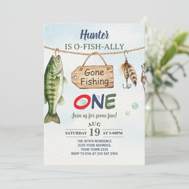 Invitation Fishing 1st Birthday O-Fish-Ally One Birthday (Debout devant)