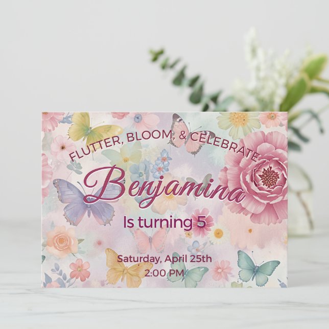 Invitation Fleur éclose Célébration Rose pastel Fille qui fêt (Debout devant)