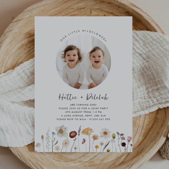 Invitation Fleur sauvage Twin Girls Photo Joint Anniversaire (Zazzle Wildflower Twin Girls Photo Joint Birthday Invitation)