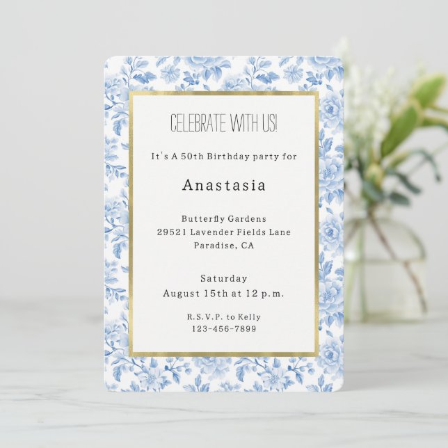 Invitation Fleurs Blanches Bleues Romantiques Anniversaire (Debout devant)