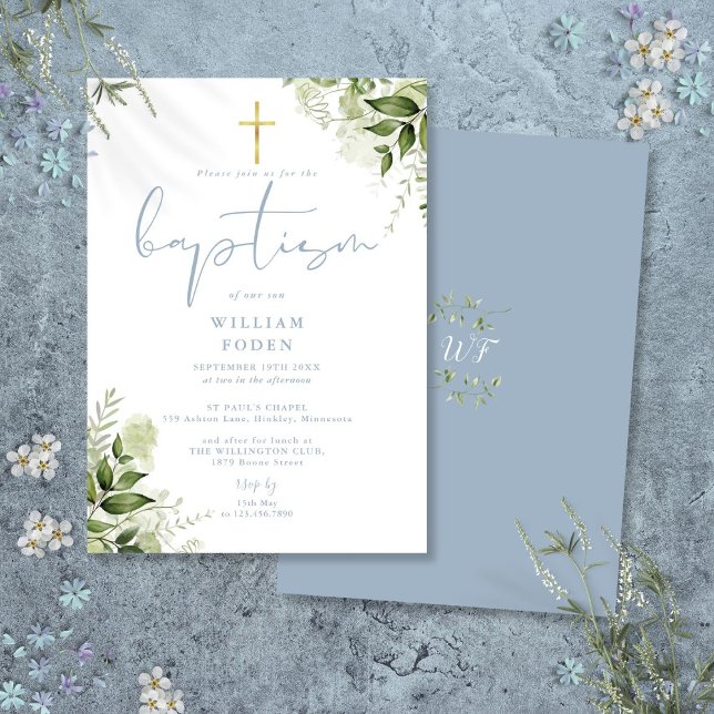 Invitation Fleurs de verdure bleu poussiéreux Monogramme Bapt (Dusty Blue Greenery Floral Monogram Baptism Invitation)