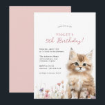 Invitation Floral Kitten Cute Chat Thème Fille d'anniversaire<br><div class="desc">Adorable invitation de fête d'anniversaire avec une aquarelle illustration d'un petit chaton dans un champ de fleurs sauvages. Peut être changé à n'importe quel âge. L'envers est rose pâle.</div>