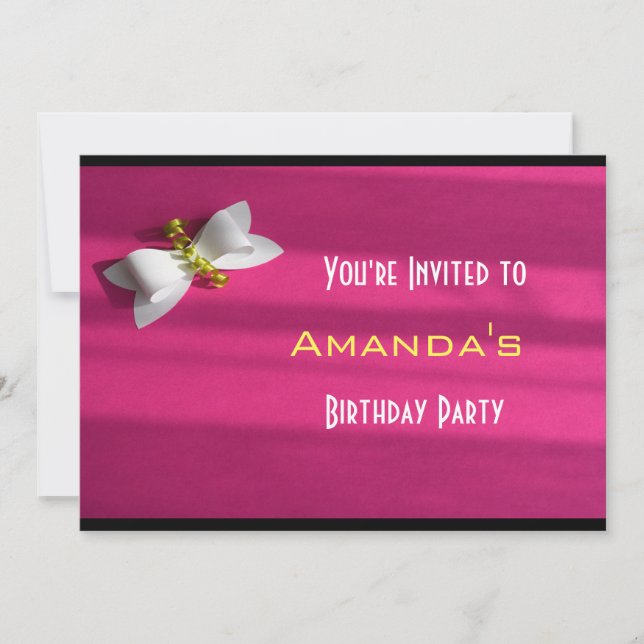 Invitation Fond rose avec un ruban blanc pour un anniversaire (Devant)