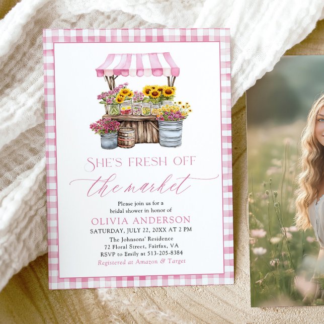 Invitation Fraîchement De La Fête des mariées De Marché Des A (Modern Watercolor Pink Gingham Fresh Off The Market Farmers Market Bridal Shower Invitation)