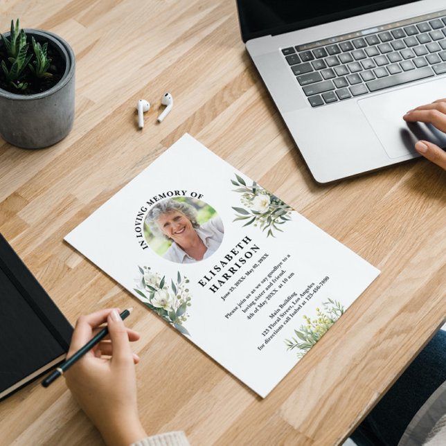 Invitation funéraire vintage Fleurs blanches (Créateur téléchargé)