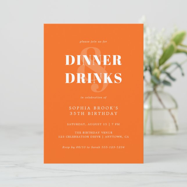 Invitation Funky Orange Bold Typographie Anniversaire Dîner (Debout devant)
