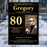 Invitation Funny 80e anniversaire Retro Black Gold Newspaper<br><div class="desc">👉 Mettez un sourire sur un visage avec cette incroyable invitation de 80e anniversaire de style rétro! Complétez avec une citation et une photo amusante, vous serez sûr de placer votre célébration au-dessus du reste! #zazzlemade - Cliquez simplement pour personnaliser ce design 🔥 Mes promesses - Ce design est unique...</div>