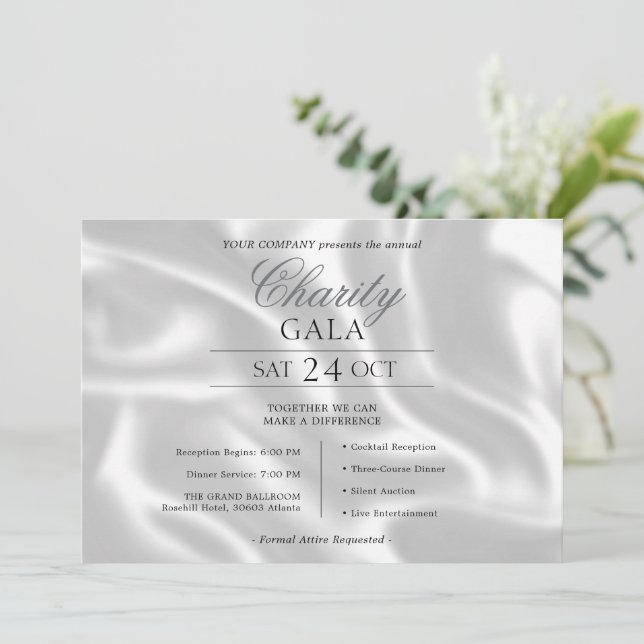 Invitation Gala de charité de la Elegant Silver Silk Company (Debout devant)