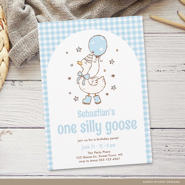 Invitation Garçons au Gingham Bleu Un Canard Idiot 1er Annive (The front of the invitation is shown in a 5x7-inch size. Choose size, paper, and corner sty)