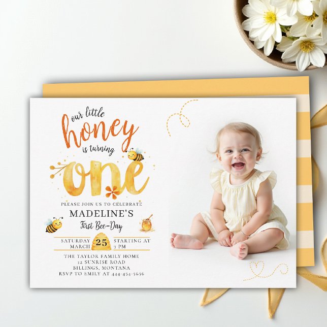 Invitation Gâteau d'anniversaire de 1 an avec abeille à miel  (little honey bee one first birthday photo invitation wildflowers watercolor summer whimsical heart)