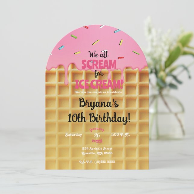 Invitation Gâteau d'anniversaire en gaufrette au cône de glac (Debout devant)