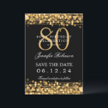 Invitation Gold 80th Birthday Enregistrer la date avec les dé<br><div class="desc">Elégant design "80th Birthday Party" avec Gold String Lights et nom personnalisé et détails texte. Facile à utiliser et facile à personnaliser. Commandez aujourd'hui !</div>