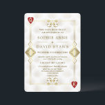 Invitation Gold Gatsby Casino Royale Vegas Mariage de poker<br><div class="desc">Unique Casino Royale et Great Gatsby conception de carte à thème. Il présente un style art déco vintage, un cadre hollywoodien des années 1920 avec du faux or Fleur de lis, des coeurs rouges, Q et K sur deux coins (simulant des cartes à jouer), sur un arrière - plan motif...</div>