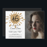 Invitation Gold Splash Sweet 16 16e fête d'anniversaire Photo<br><div class="desc">Une douce invitation à la fête moderne de 16 ans avec une parties scintillant en or et le numéro 16 dans la typographie moderne. Envoyez à votre famille et à vos amis cette parties scintillant d'or glamour et l'invitation à célébrer le 16e anniversaire noir. Ajoutez simplement votre photo et vos...</div>