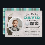 Invitation Golf Boy Future Golfer Cute Photo 1er anniversaire<br><div class="desc">Golf Boy Future Golfer Cute Caddy 1er Anniversaire Invitations. PS : Photo de bébé par Christian Bowen sur Unsplash</div>